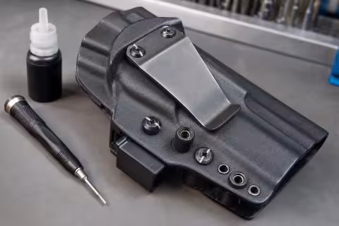Detail skrutiek, podložiek a kontrolných značiek na termoplastovom puzdre
